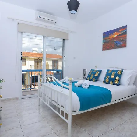 Stylish Holiday - Large Pool - Close To Beach 파포스