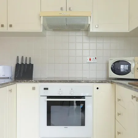 Stylish Holiday - Large Pool - Close To Beach *