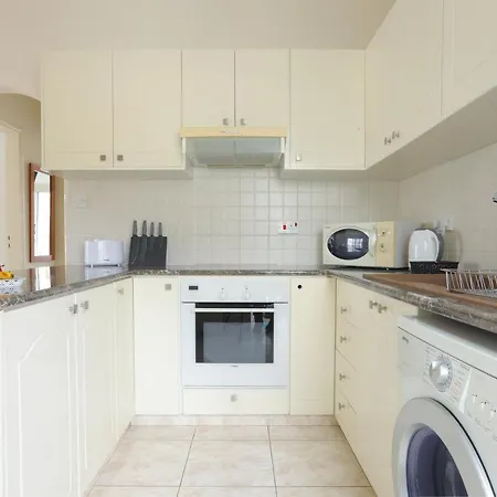 Stylish Holiday - Large Pool - Close To Beach