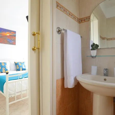 Stylish Holiday - Large Pool - Close To Beach Paphos